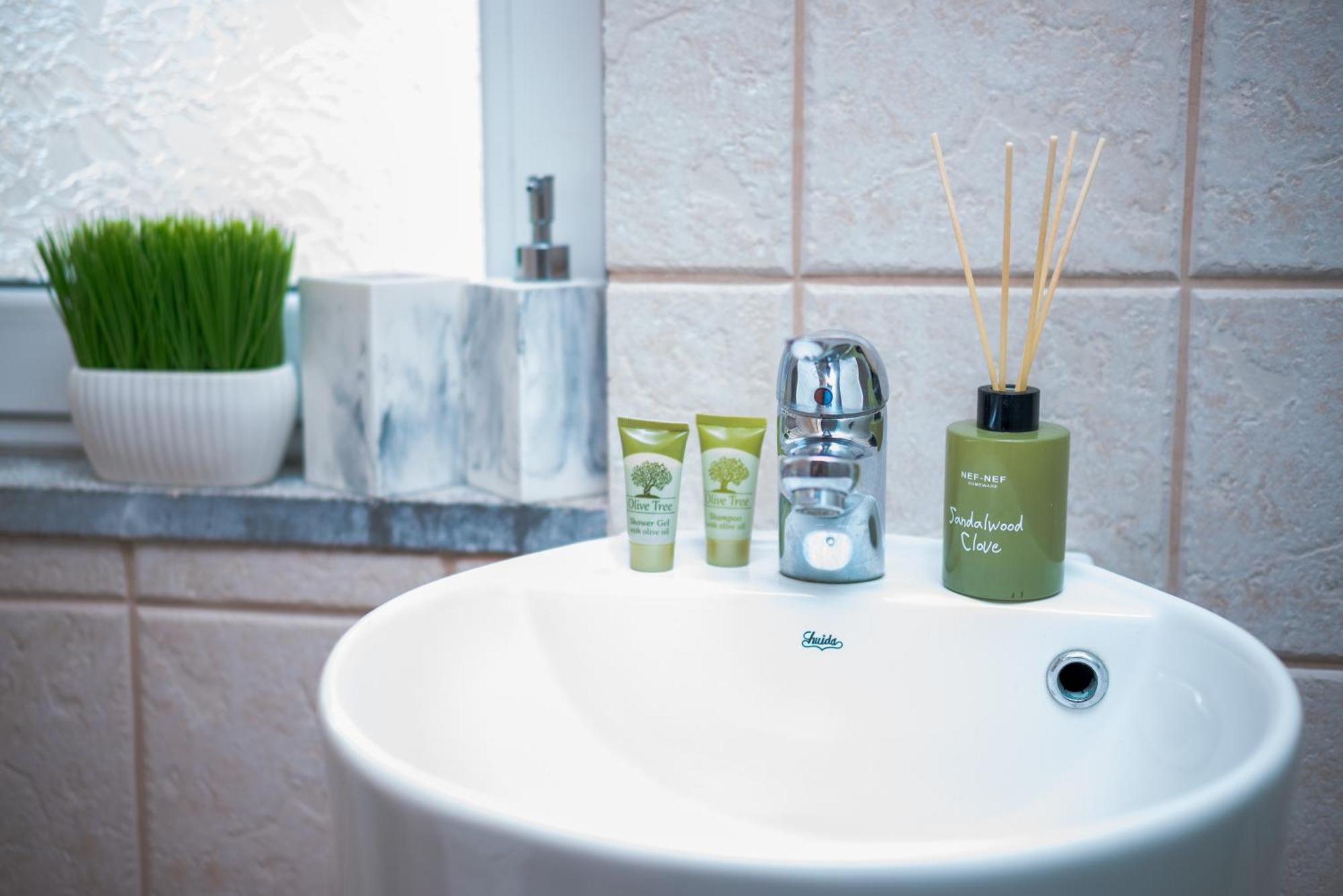 Coconut Blue Apartment Itea